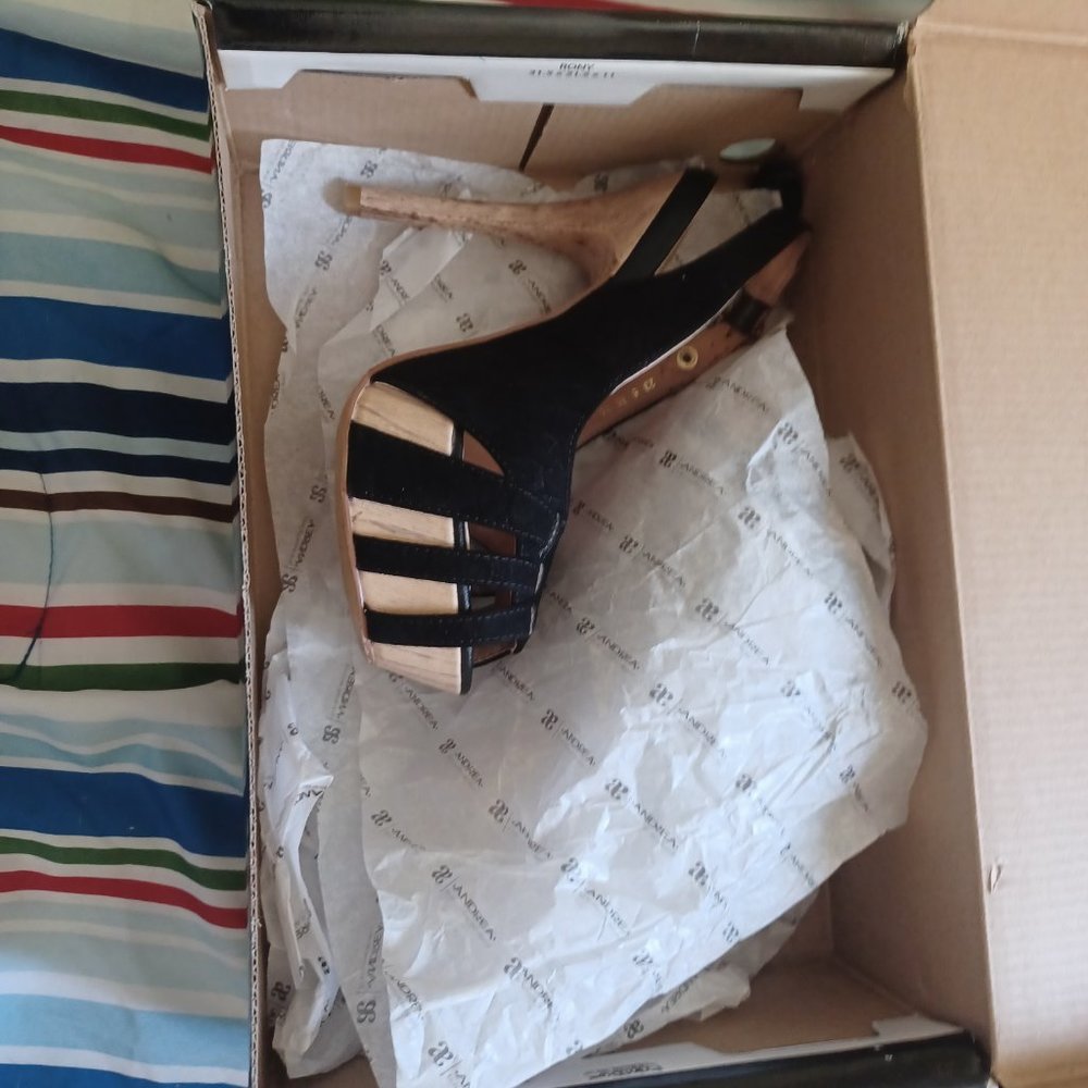 Shoes - Picture 3 of 4